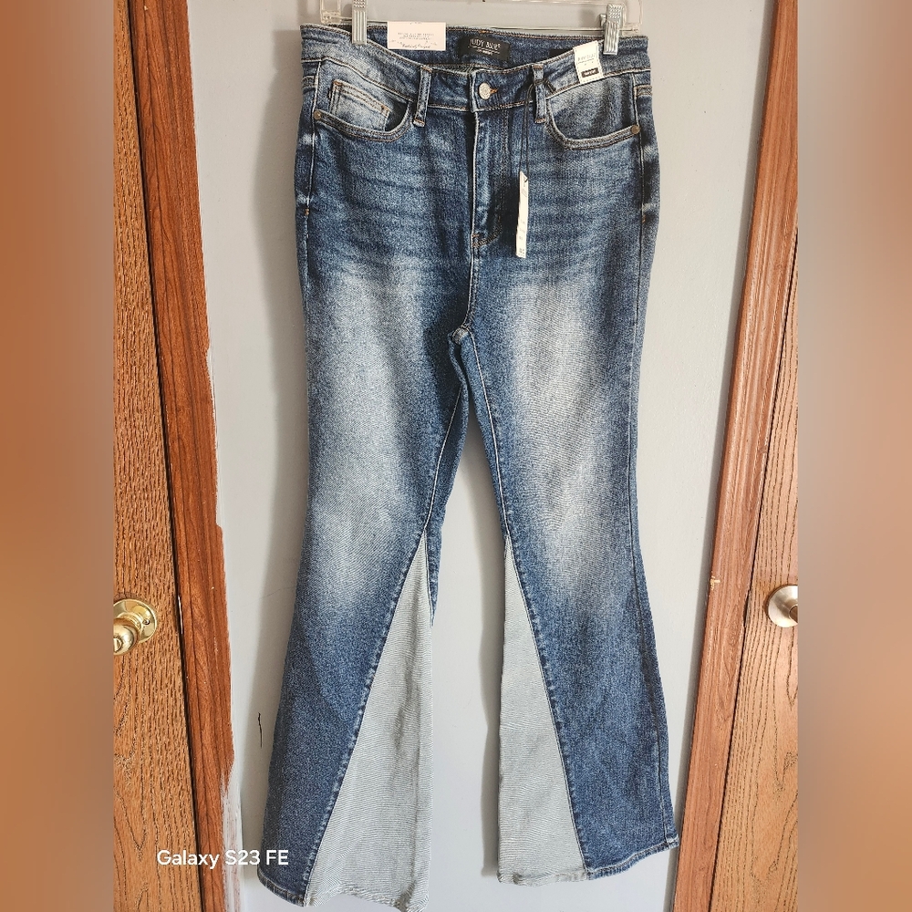 Judy Blue Midrise  Medium Wash Flare Jeans